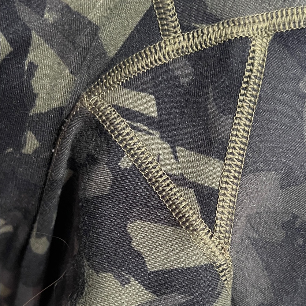 lululemon athletica Women's Leggings - Black Green Camouflage - Picture 8 of 8